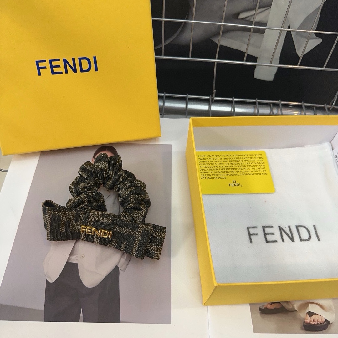 FENDI芬迪新款F发圈复古气质美简约百搭小姐姐闭眼入