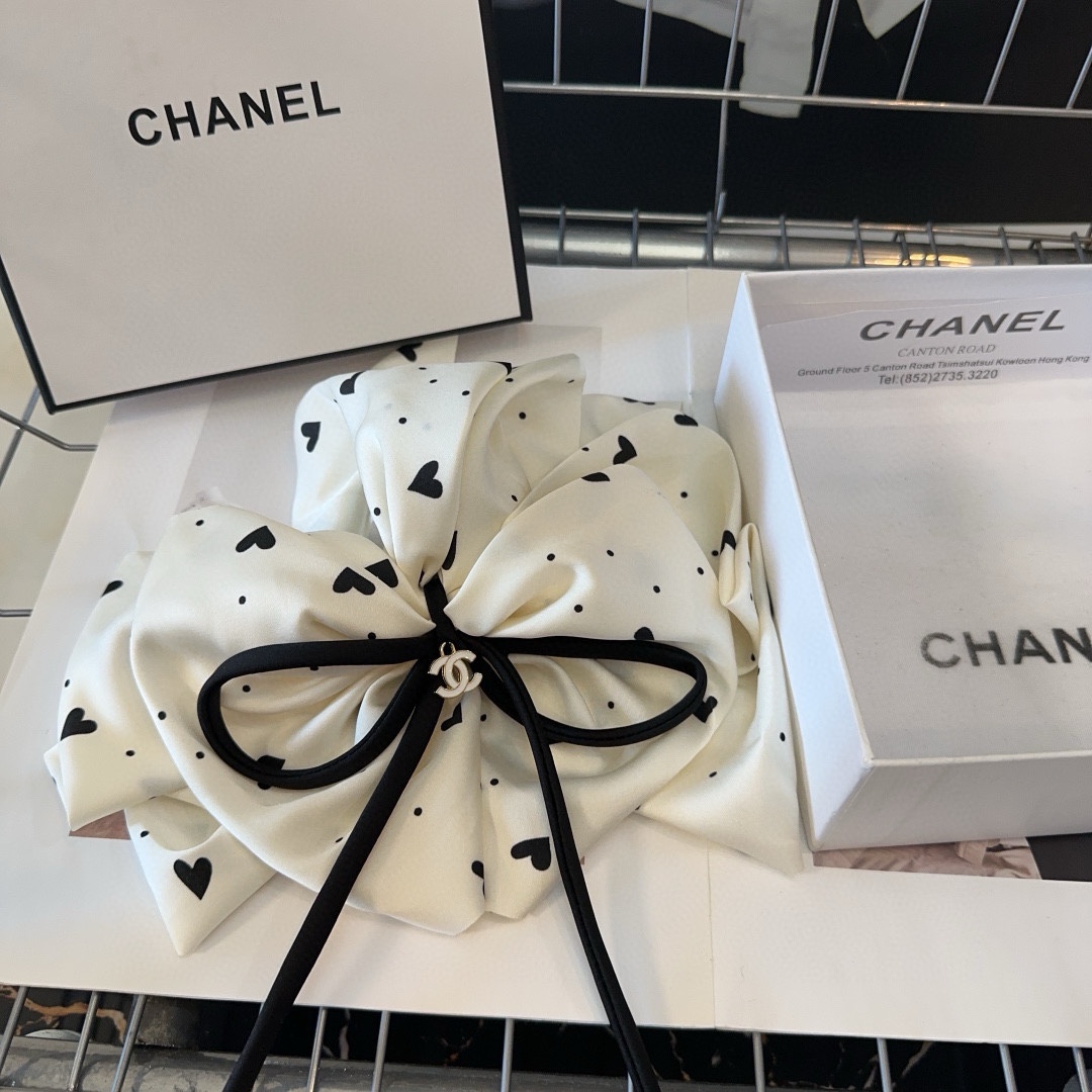 Chanel香奈儿最新爆款马尾夹精致优雅的小姐姐看过来非常值得入手一款