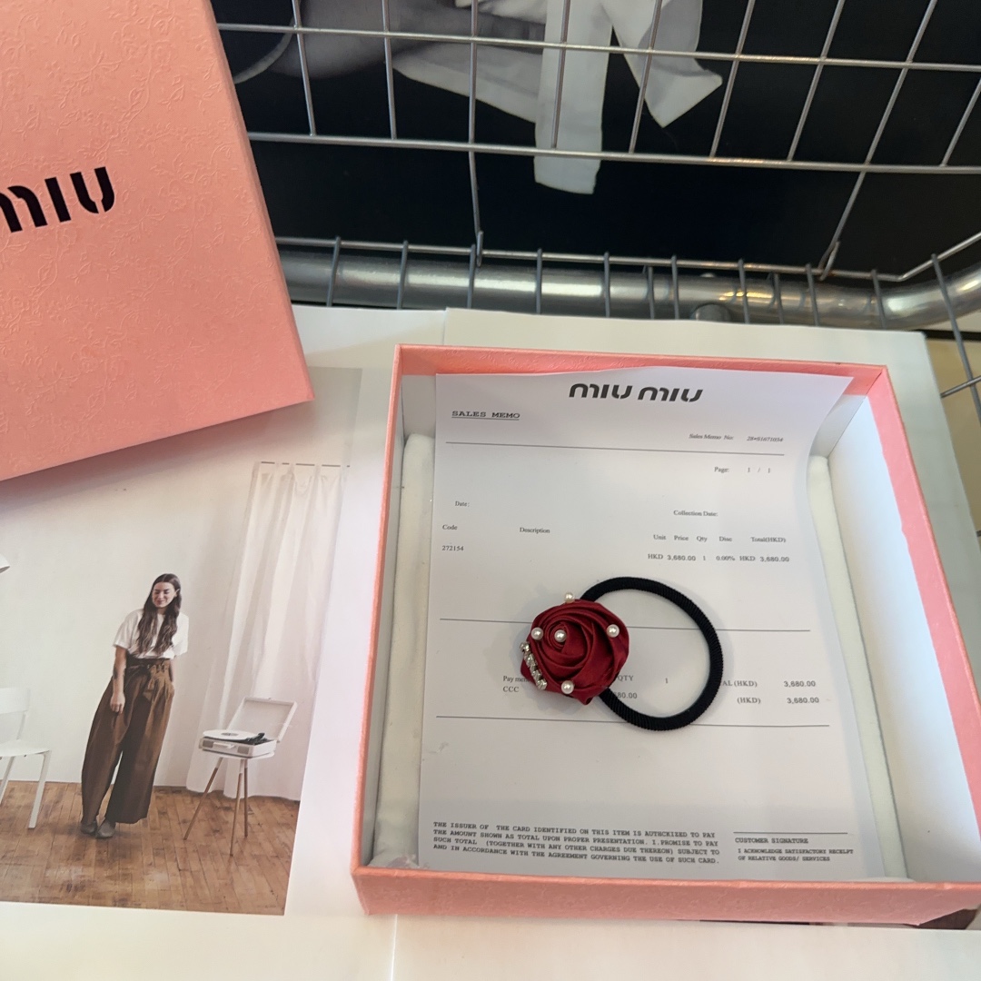 miumiu新款字母玫瑰花发圈简单优雅实用百搭非常值得入手！