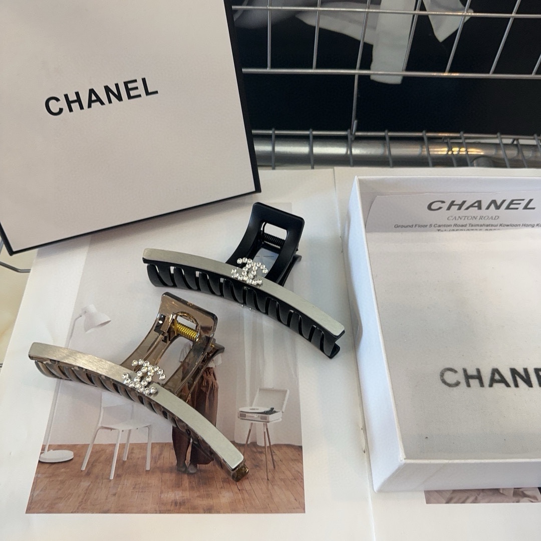 Chanel香奈儿最火爆新款抓夹绝美的一款！时尚潮品小仙女必眼入