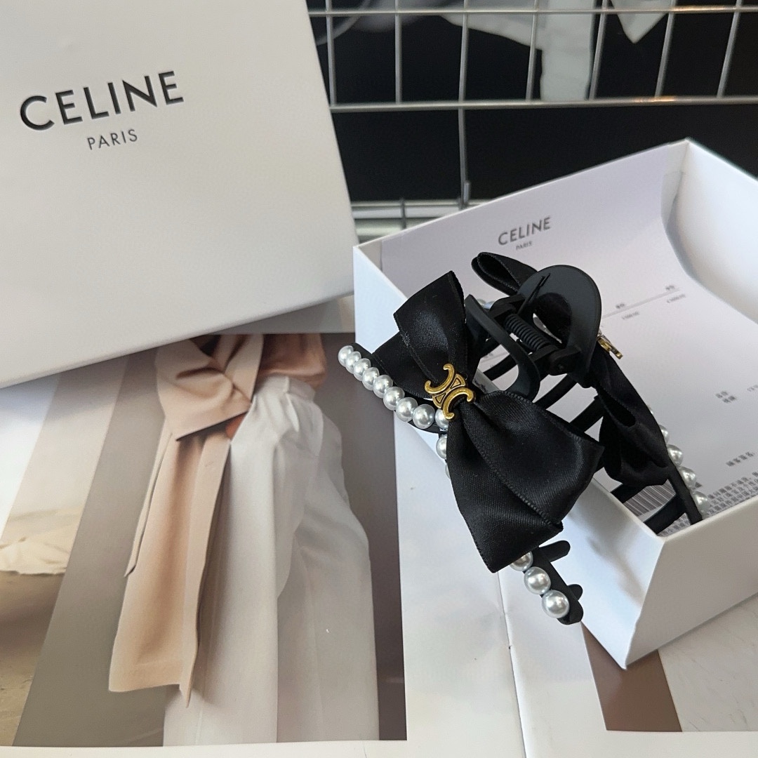 CELINE赛琳凯旋门新款皮质抓夹复古风十足可盐可甜！女神必备单品