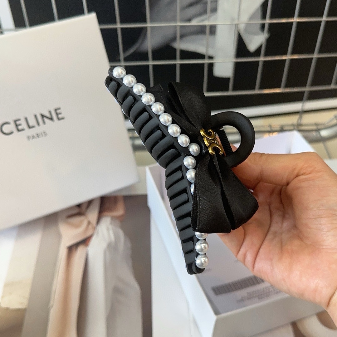 CELINE赛琳凯旋门新款皮质抓夹复古风十足可盐可甜！女神必备单品