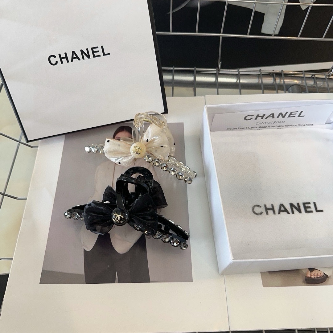 NO:284918,P with packaging box Chanel (Chanel) latest small-scented clip, excellent quality!  A very famous lady style, a must-have for a little fairy... Hairpins, hairpins, chanel, chanel, hairpins19860909P 配包装盒 Chanel (香奈儿)最新款小香爆款抓夹,质量超赞！名媛范儿十足,小仙女必备…发夹,发夹,chanel,chanel,hairpins,accessory