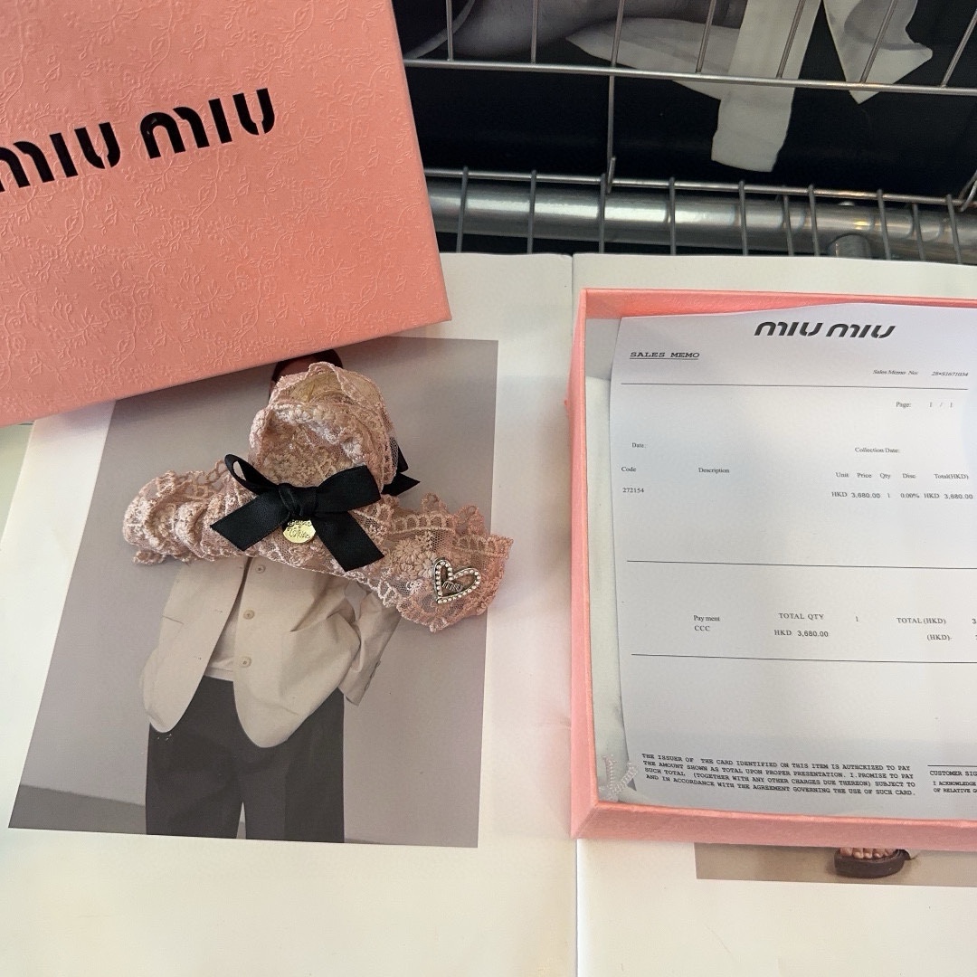 miumiu新款爱心字母抓夹简单优雅实用百搭值得入手！