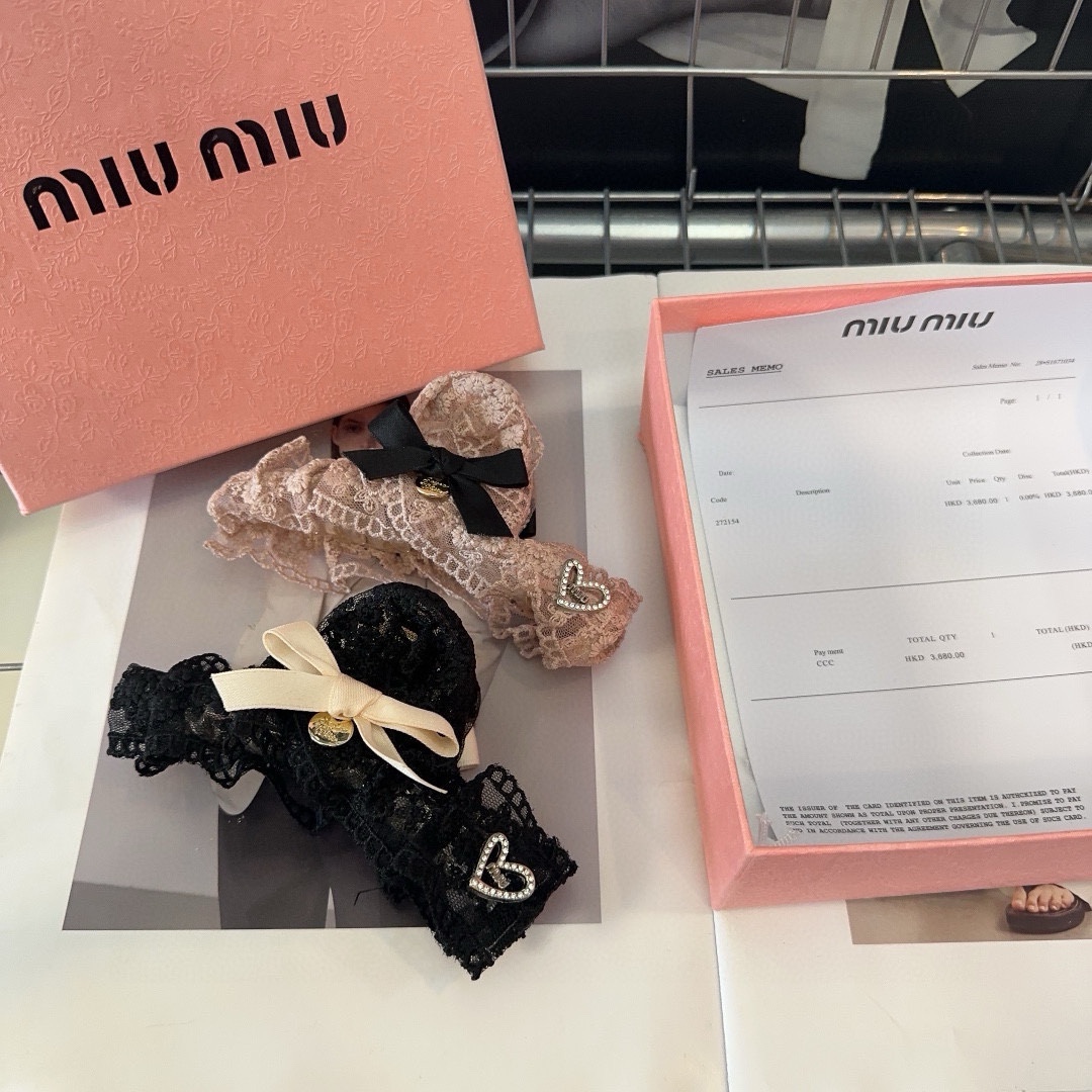 miumiu新款爱心字母抓夹简单优雅实用百搭值得入手！