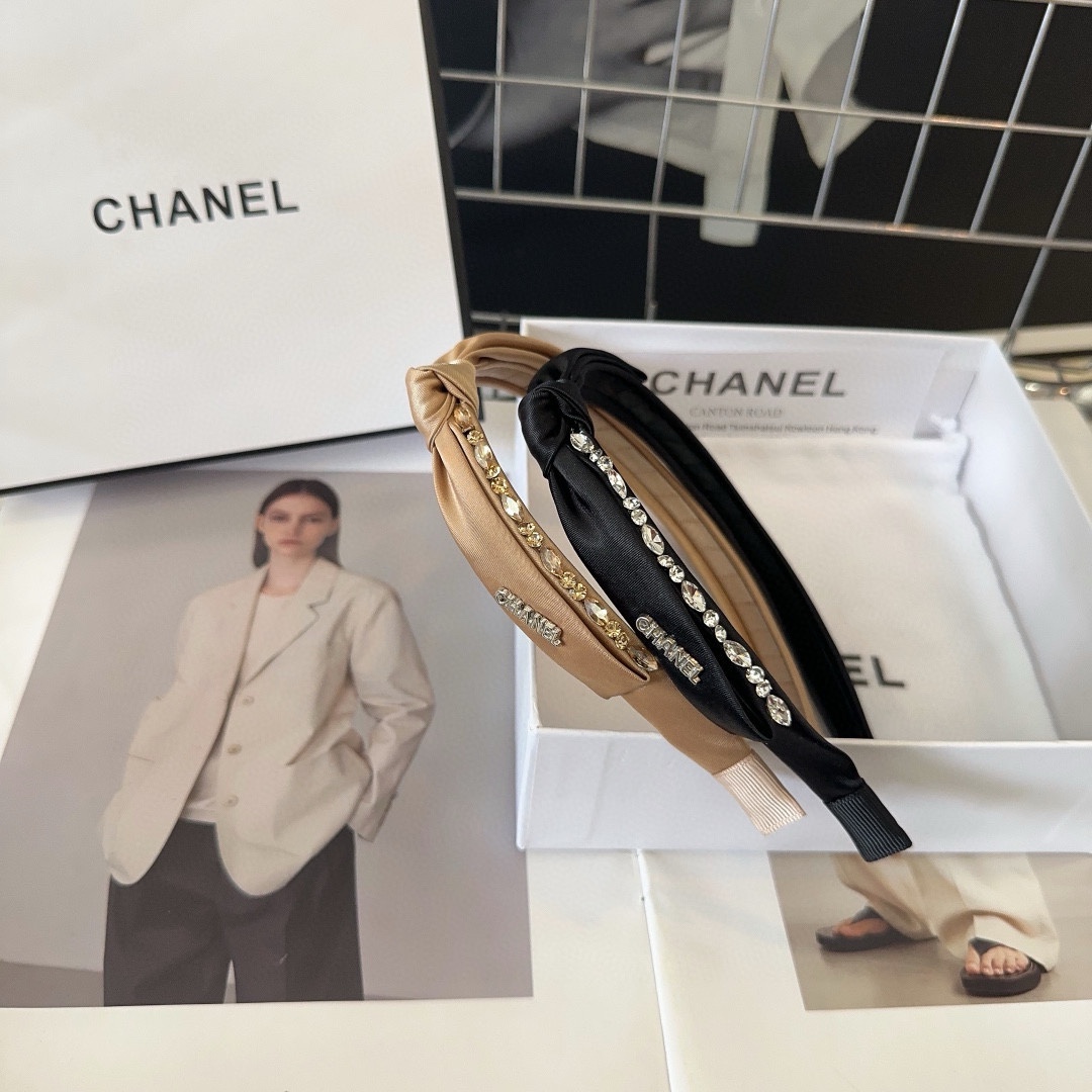 NO:284930,P with packaging box Chanel (Chanel) new small fragrant headband, shiny little diamonds, so beautiful!  Goddess must enter hairpins, hairpins, chanel, chanel, hairpins19860909P 配包装盒 Chanel (香奈儿)新款小香发箍,闪亮的小钻石,实在太美了！女神必入哦发夹,发夹,chanel,chanel,hairpins,accessory