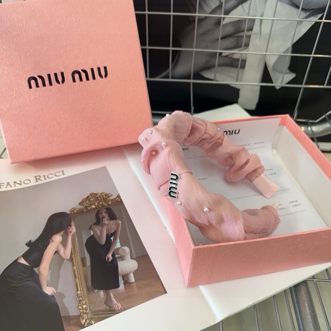 miumiu新款字母发箍夏日甜美系列简单优雅实用百搭非常值得入手！