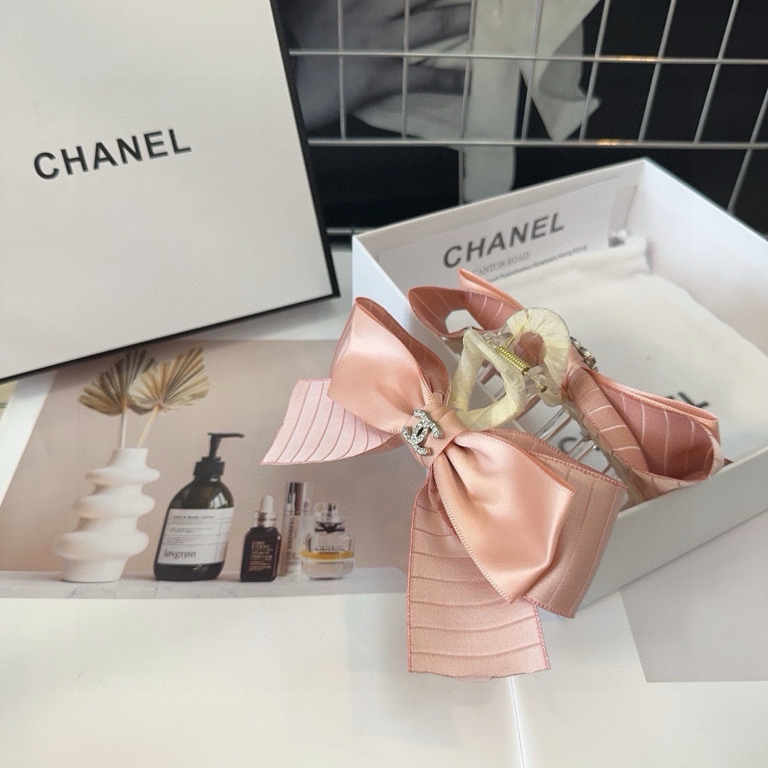 Chanel香奈儿最火爆新款抓夹绝美的一款！时尚潮品小仙女必眼入