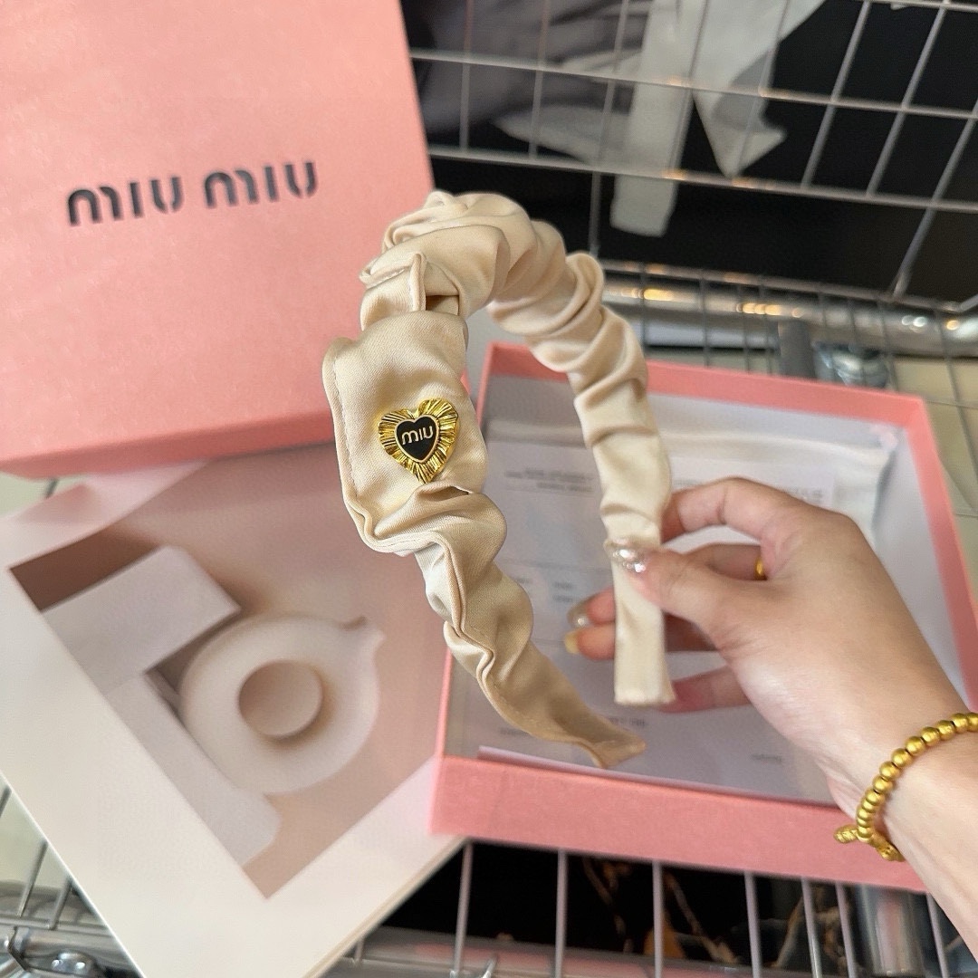 miumiu新款发箍简单优雅实用百搭值得入手！黑白两色