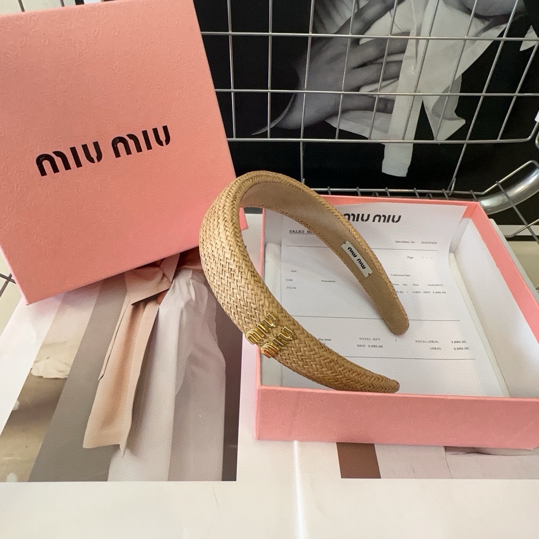 miumiu新款字母发箍简单优雅实用百搭值得入手！