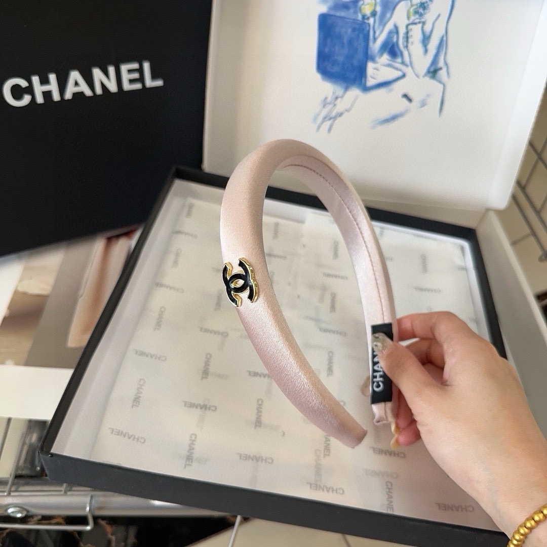 NO:285107,P with packaging box Chanel's latest small fragrant hairband, simple and practical, fashionable and trendy!  A must-have for fairies…hairpins, hairpins, chanel, chanel, hairpins19860909P 配包装盒 Chanel (香奈儿)最新小香发箍,简单实用,时尚潮流！小仙女必备…发夹,发夹,chanel,chanel,hairpins,accessory