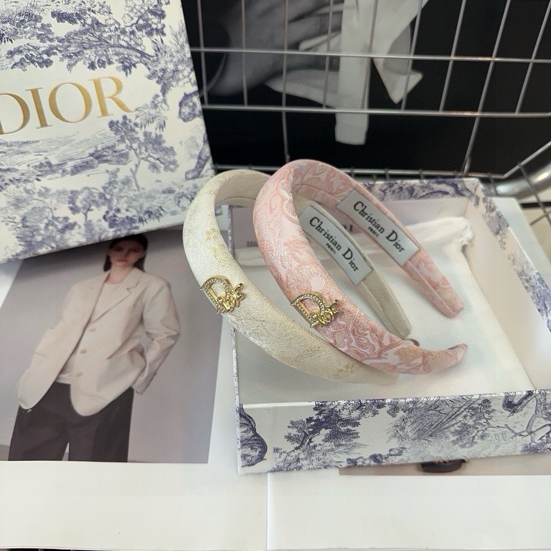 NO:285218,With packaging box Dior's new D-home headband, summer fresh series, fashionable and versatile!  Simple and practical, super good-looking!  A must-have hairpins, hairpins, dior, dior, dior, hairpins19860909配包装盒 Dior（迪奥）新款D家发箍,夏日小清新系列,时尚百搭！简单实用,超级好看！ 小姐姐必备发夹,发夹,dior,dior,dior,hairpins,accessory