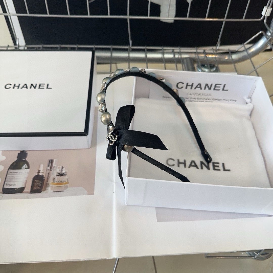 NO:285242,P with packaging box Chanel (Chanel) latest hottest model, heavy handmade headband, a beautiful one!  A must-have for fairies…hairpins, hairpins, chanel, chanel, hairpins19860909P 配包装盒 Chanel (香奈儿)最新小香爆款,重手工发箍,绝美的一款！小仙女必备…发夹,发夹,chanel,chanel,hairpins,accessory