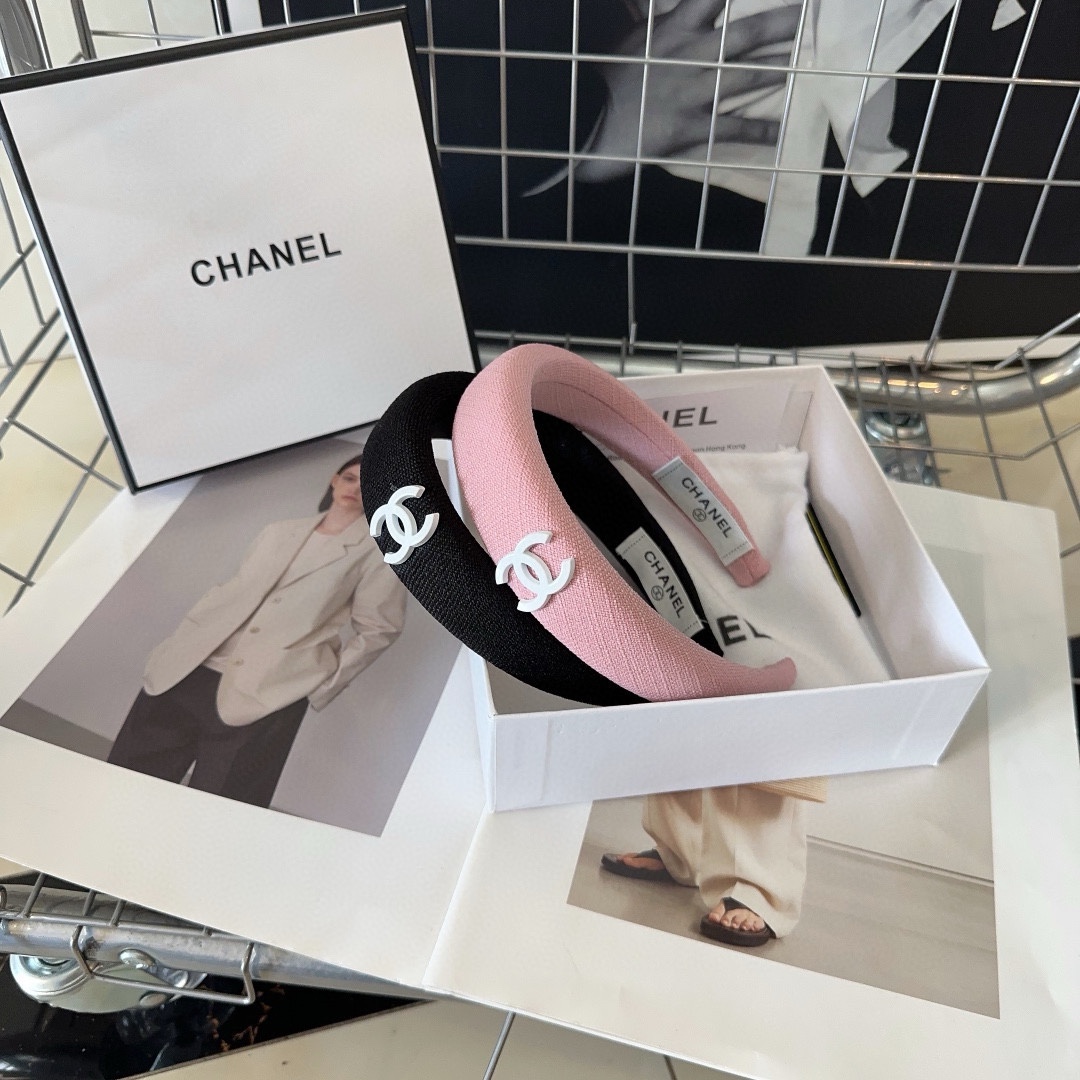 NO:285363,P with packaging box Chanel's latest small fragrant hairband, simple and practical, fashionable and trendy!  A must-have for fairies…hairpins, hairpins, chanel, chanel, hairpins19860909P 配包装盒 Chanel (香奈儿)最新小香发箍,简单实用,时尚潮流！小仙女必备…发夹,发夹,chanel,chanel,hairpins,accessory