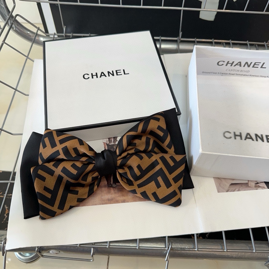 Fendi Spring Caps Packaging Box with About a Hundred New Retrospect Items - 图片 6