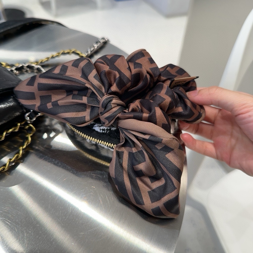 Fendi’s New F-Rings Packaging Box with Retro Fabrics – A Hundred Pieces! - 图片 6