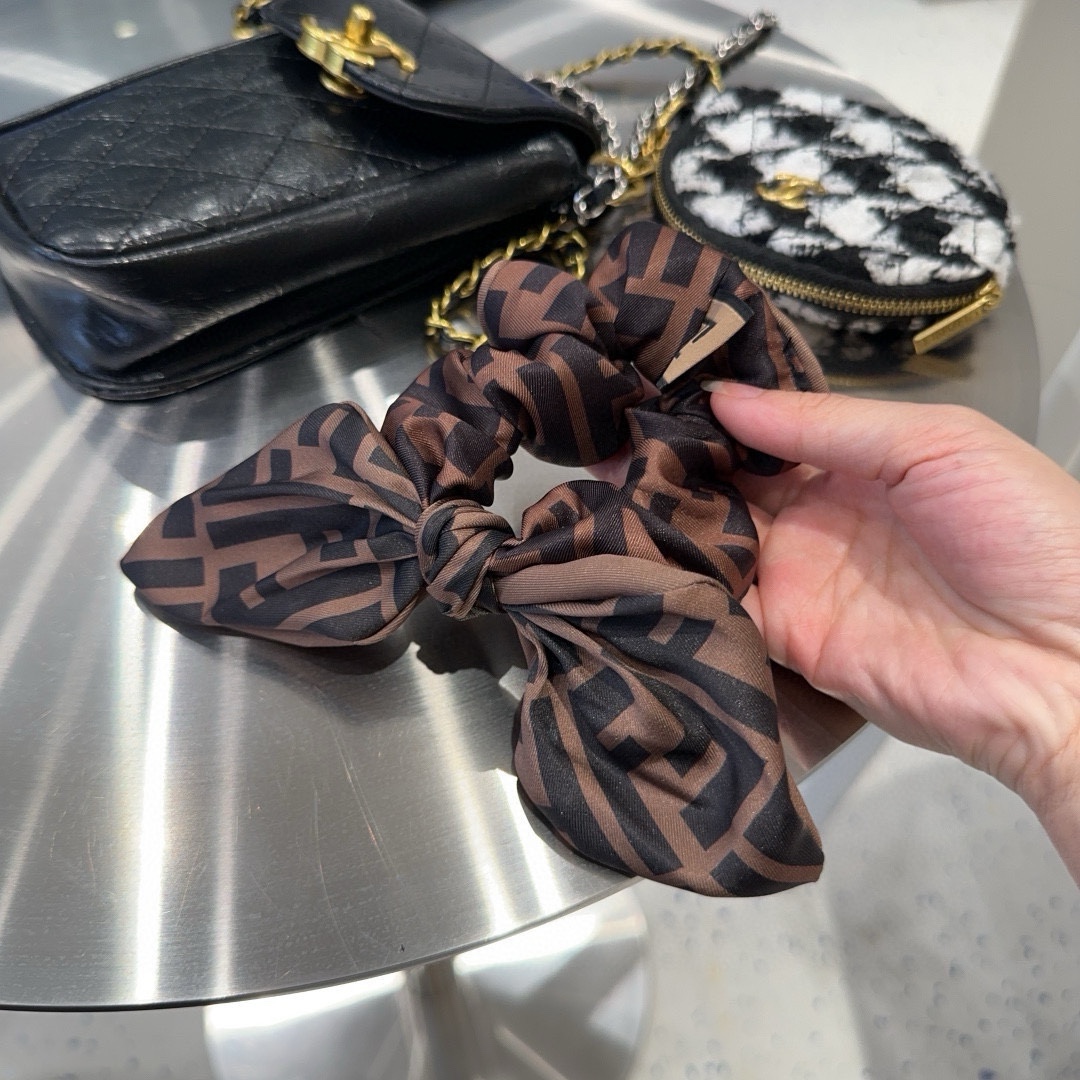 Fendi’s New F-Rings Packaging Box with Retro Fabrics – A Hundred Pieces! - 图片 3
