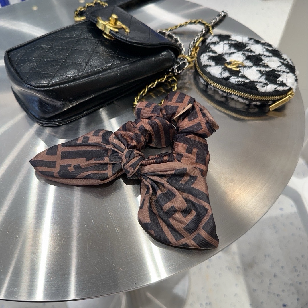 Fendi’s New F-Rings Packaging Box with Retro Fabrics – A Hundred Pieces! - 图片 2