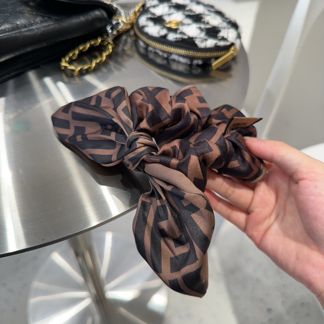 Fendi’s New F-Rings Packaging Box with Retro Fabrics – A Hundred Pieces! - 图片 7
