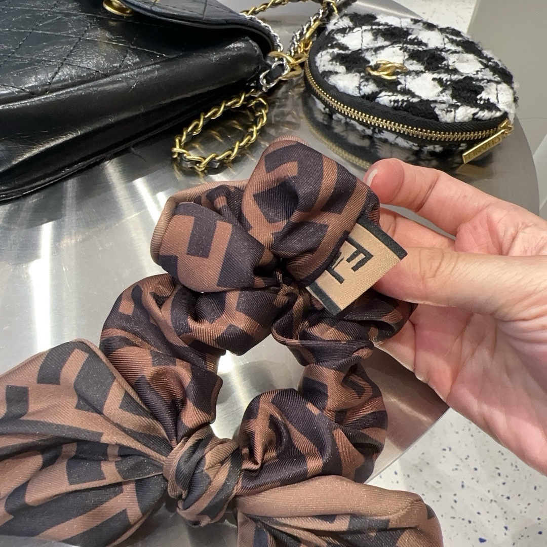 Fendi’s New F-Rings Packaging Box with Retro Fabrics – A Hundred Pieces! - 图片 5