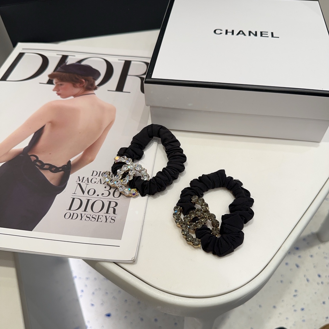 NO:300715,P with packaging box Chanel (Chanel) latest small-scented diamond hair ring, especially beautiful!  Simple and practical, fashionable and trendy!  A must-have for fairies…hairpins, hairpins, chanel, chanel, hairpins19860909P 配包装盒 Chanel (香奈儿)最新小香钻石发圈 特别的好看！简单实用,时尚潮流！小仙女必备…发夹,发夹,chanel,chanel,hairpins,accessory