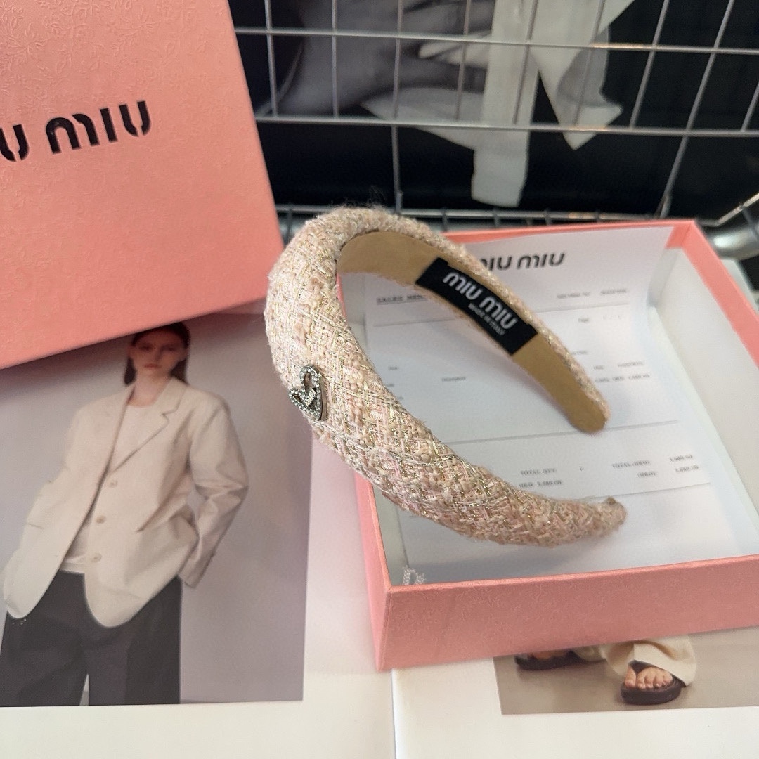 NO:300722,P with packaging box Miumiu's new letter headband, simple and elegant, practical and versatile, worth buying!  hairpins, hairpins, miumiu, hairpins19860909P 配包装盒 miumiu新款字母发箍,简单优雅,实用百搭,值得入手！发夹,发夹,miumiu,hairpins,accessory