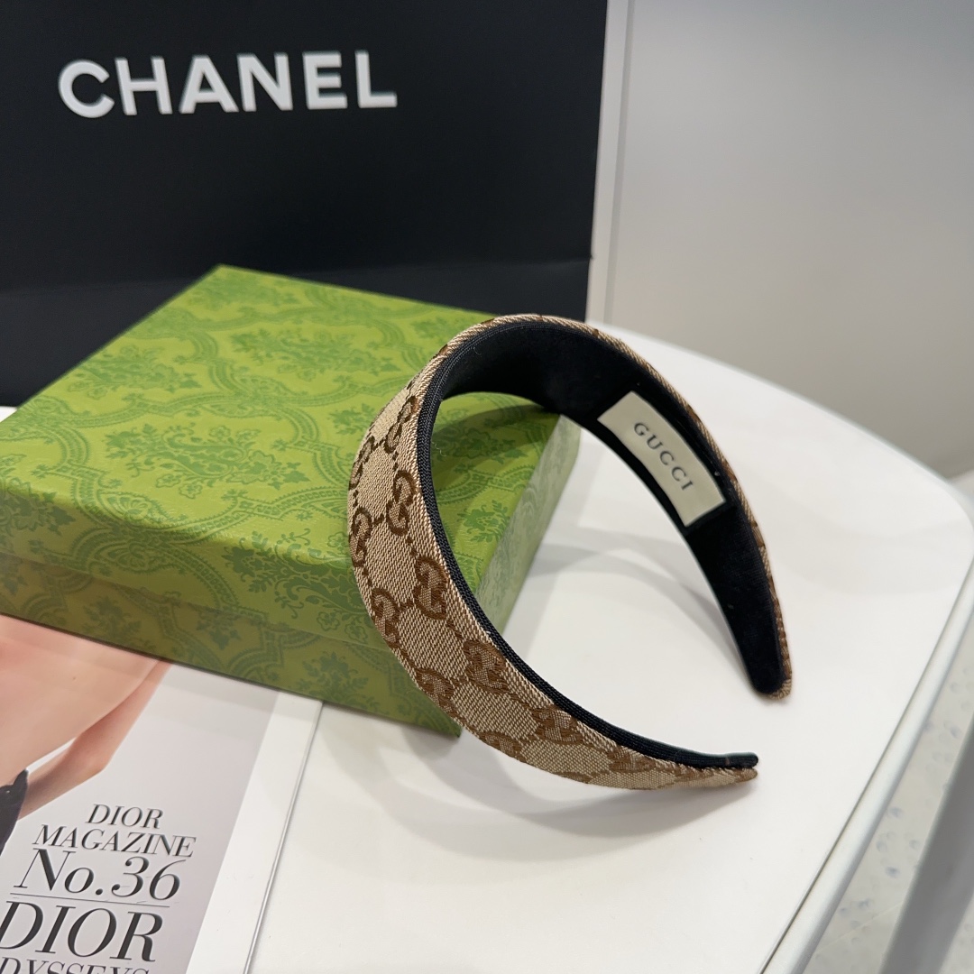 NO:300737,P packaged Gucci (Gucci) latest GG letter headband, classic letters are versatile, especially beautiful and timeless!  hairpins, hairpins, gucci, hairpins19860909P 配包装 Gucci(古奇) 最新款GG字母发箍,经典字母百搭,特别耐看,永不过时！发夹,发夹,gucci,hairpins,accessory