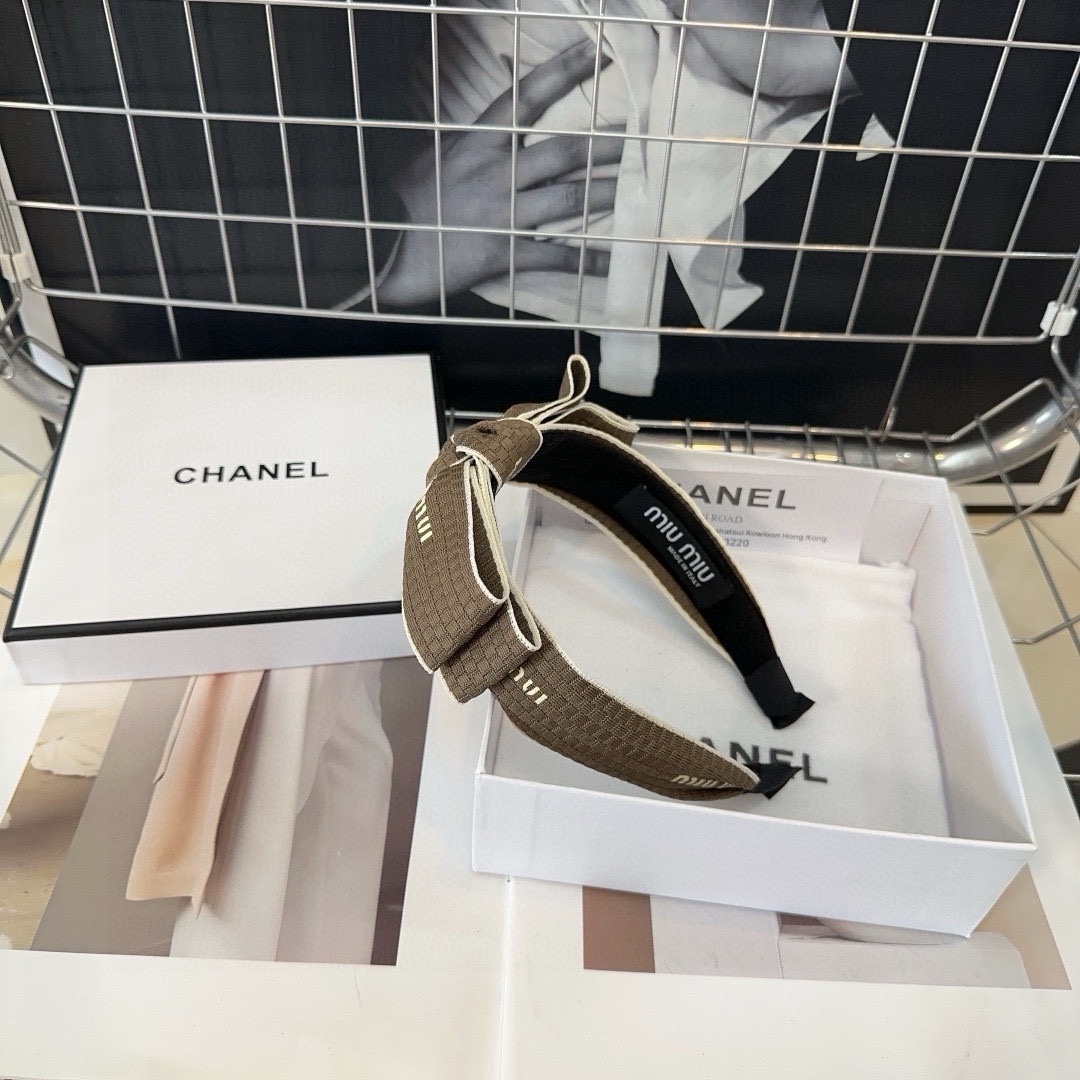 NO:300720,P with packaging box Miumiu's new letter headband, simple and elegant, practical and versatile, worth buying!  hairpins, hairpins, miumiu, hairpins19860909P 配包装盒 miumiu新款字母发箍,简单优雅,实用百搭,值得入手！发夹,发夹,miumiu,hairpins,accessory