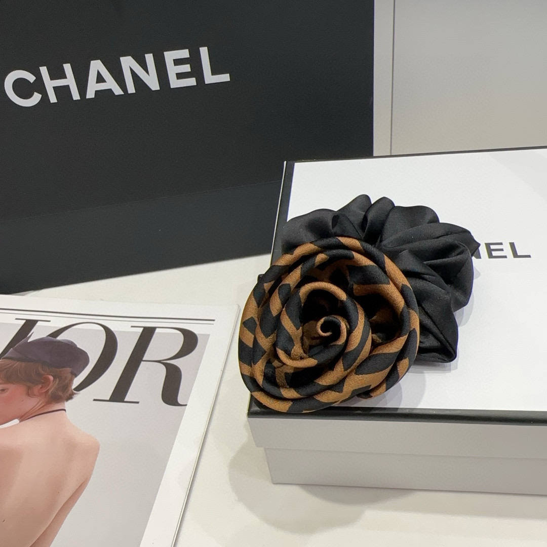 Fendi F-Ring Packaging Box: Classic Rose Pattern, Cozy Fabric, Perfect Gift Idea - 图片 6
