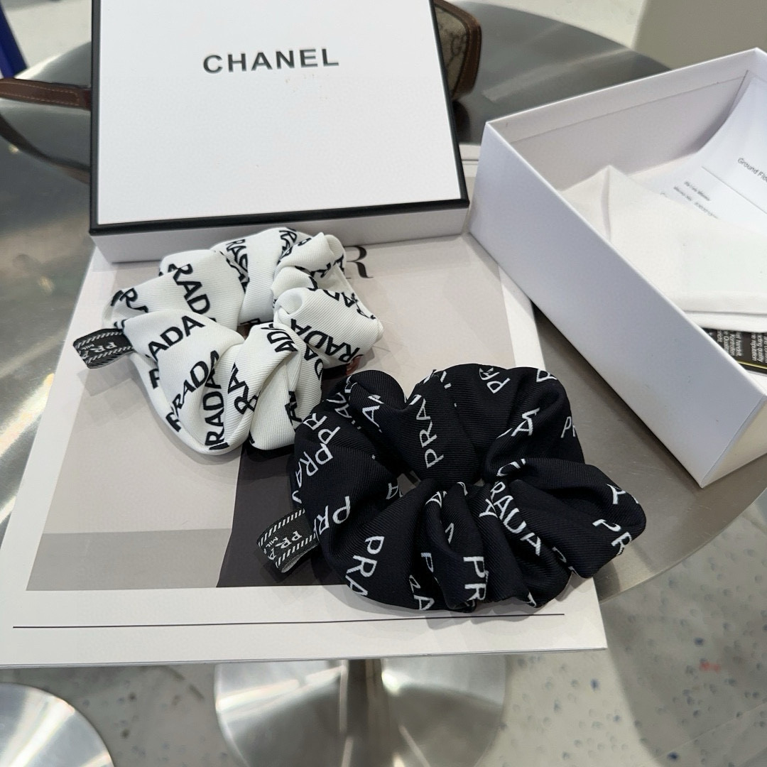 Prada’s Elegant Packaging Box for New Collection – Simple, Atmospheric, and Deserving.