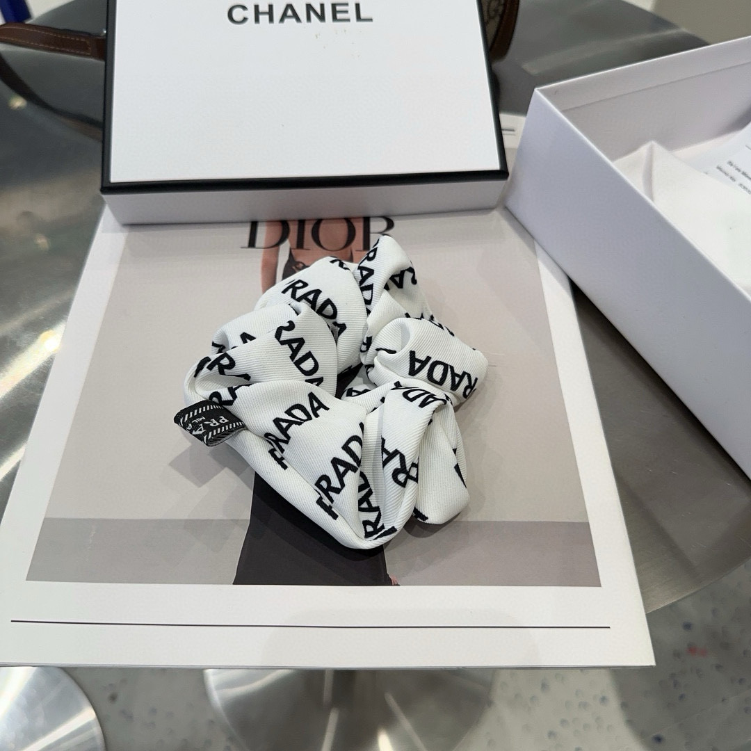 Prada’s Elegant Packaging Box for New Collection – Simple, Atmospheric, and Deserving. - 图片 2