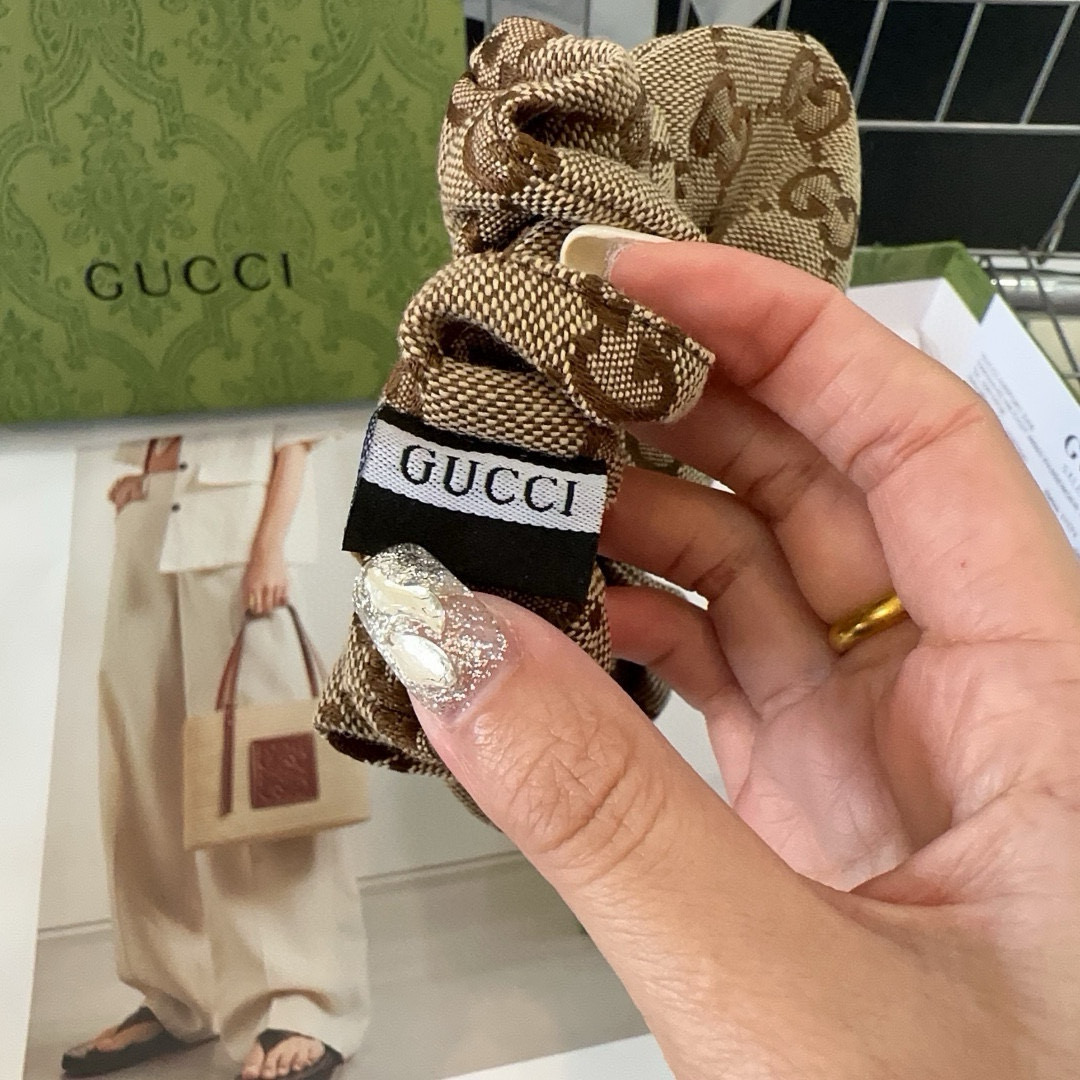 Luxury Gucci Packaging Box with G.G. Circles and Bows for Limited Edition Item - 图片 6