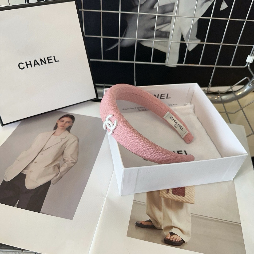 NO:300928,P with packaging box Chanel's latest small fragrant hairband, simple and practical, fashionable and trendy!  A must-have for fairies…hairpins, hairpins, chanel, chanel, hairpins19860909P 配包装盒 Chanel (香奈儿)最新小香发箍,简单实用,时尚潮流！小仙女必备…发夹,发夹,chanel,chanel,hairpins,accessory
