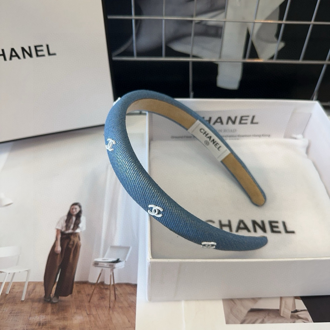 NO:300934,P with packaging box Chanel's latest small fragrant headband, super beautiful!  A very famous lady style, a must-have for a little fairy... Hairpins, hairpins, chanel, chanel, hairpins19860909P 配包装盒 Chanel (香奈儿)最新款小香发箍,超级好看！名媛范儿十足,小仙女必备…发夹,发夹,chanel,chanel,hairpins,accessory