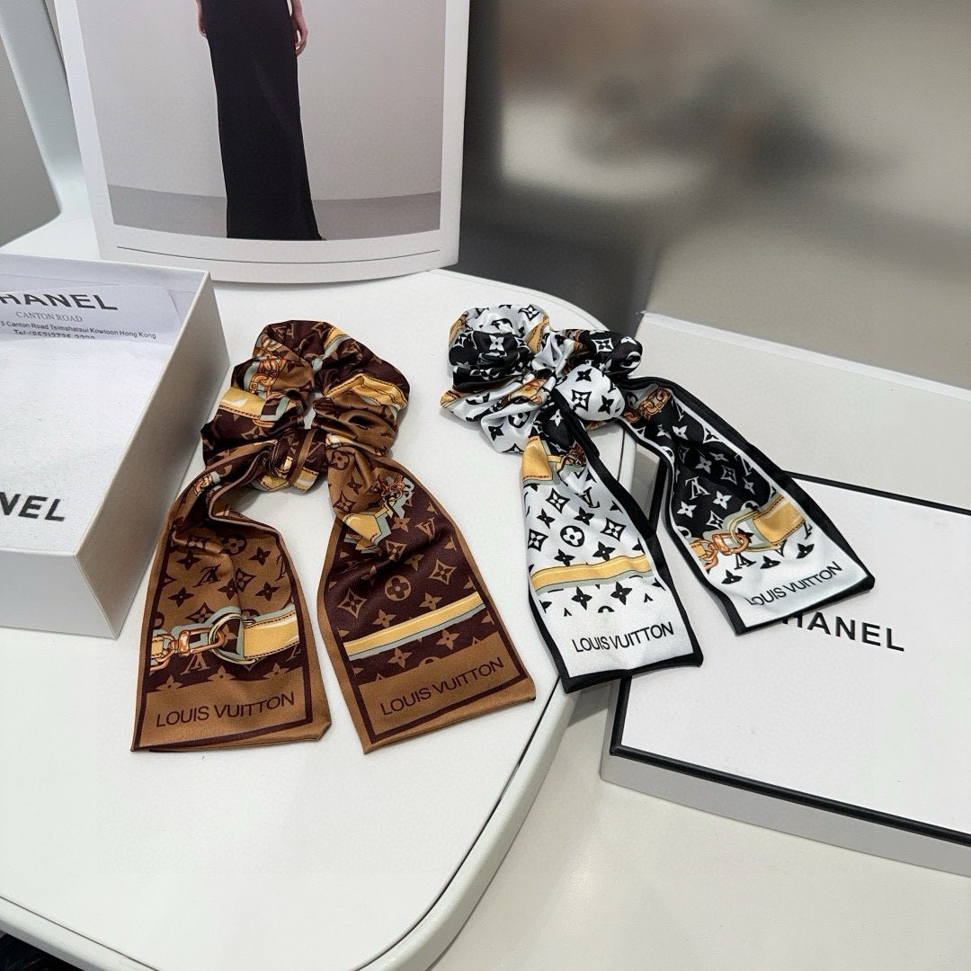 NO:300926,P with packaging box Louis Vuitton (Louis Vuitton) Donkey Home's new product launch, classic LV logo, simple and atmospheric, especially eye-catching!  Super popular small items hairpins, hairpins, louis vuitton, louis vuitton, louis vuitton, louis vuitton, louis vuitton, louis vuitton, louis vuitton, hairpins19860909P 配包装盒 Louis Vuitton (路易威登)驴家新品发圈,经典LV标志,简单大气,特别吸睛！超火爆小单品发夹,发夹,louis vuitton,louis vuitton,louis vuitton,louis vuitton,louis vuitton,hairpins,accessory