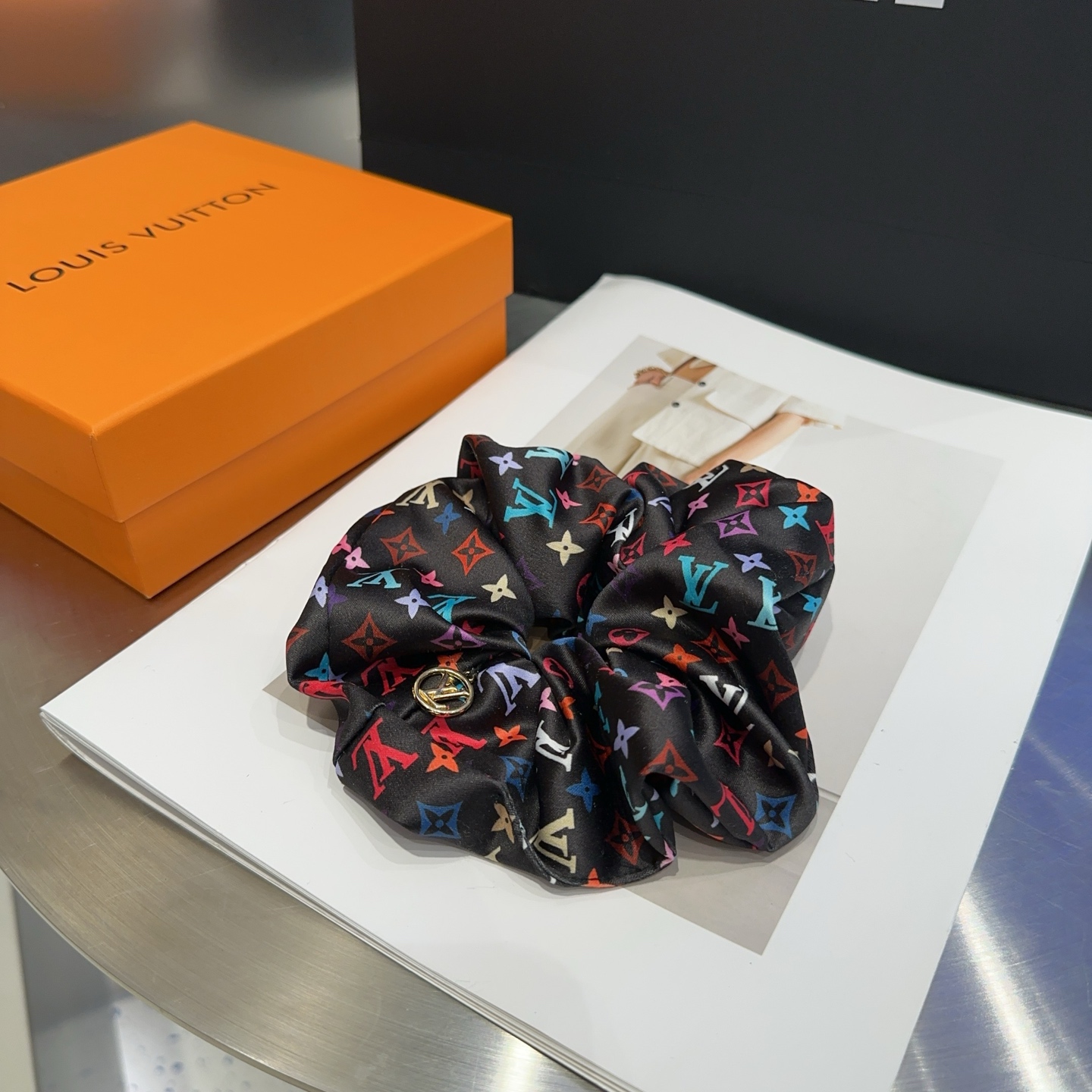 Louis Vuitton’s Classic LV Symbol Packaging Box: Simple and Special Insinuation - 图片 7