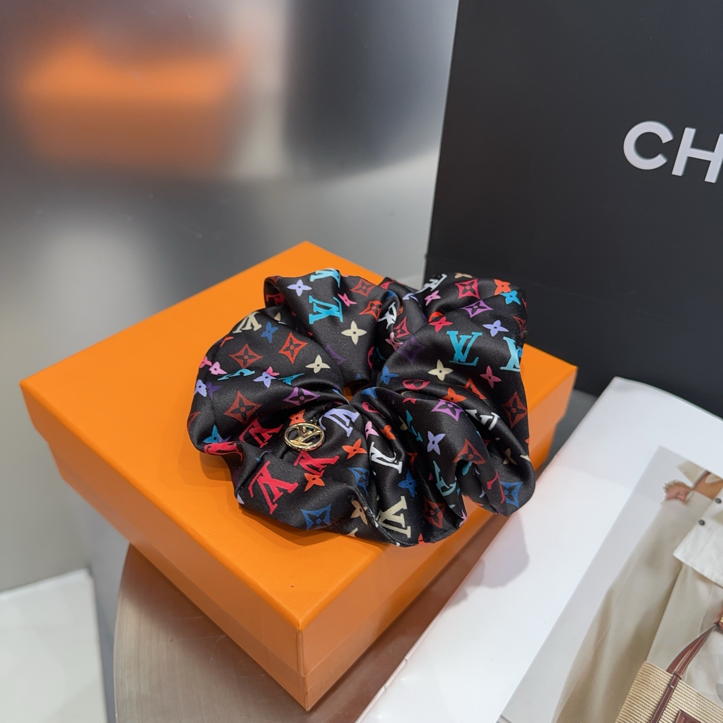 Louis Vuitton’s Classic LV Symbol Packaging Box: Simple and Special Insinuation - 图片 3