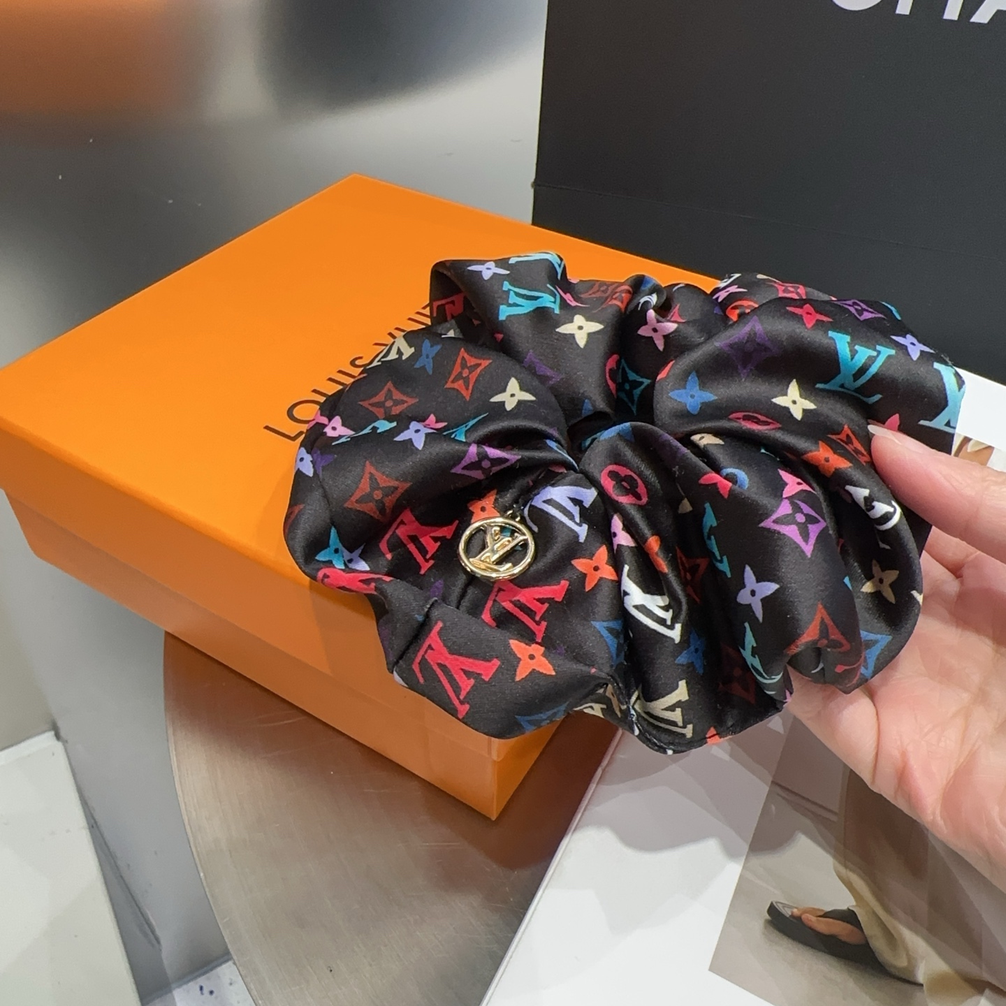 Louis Vuitton’s Classic LV Symbol Packaging Box: Simple and Special Insinuation - 图片 5