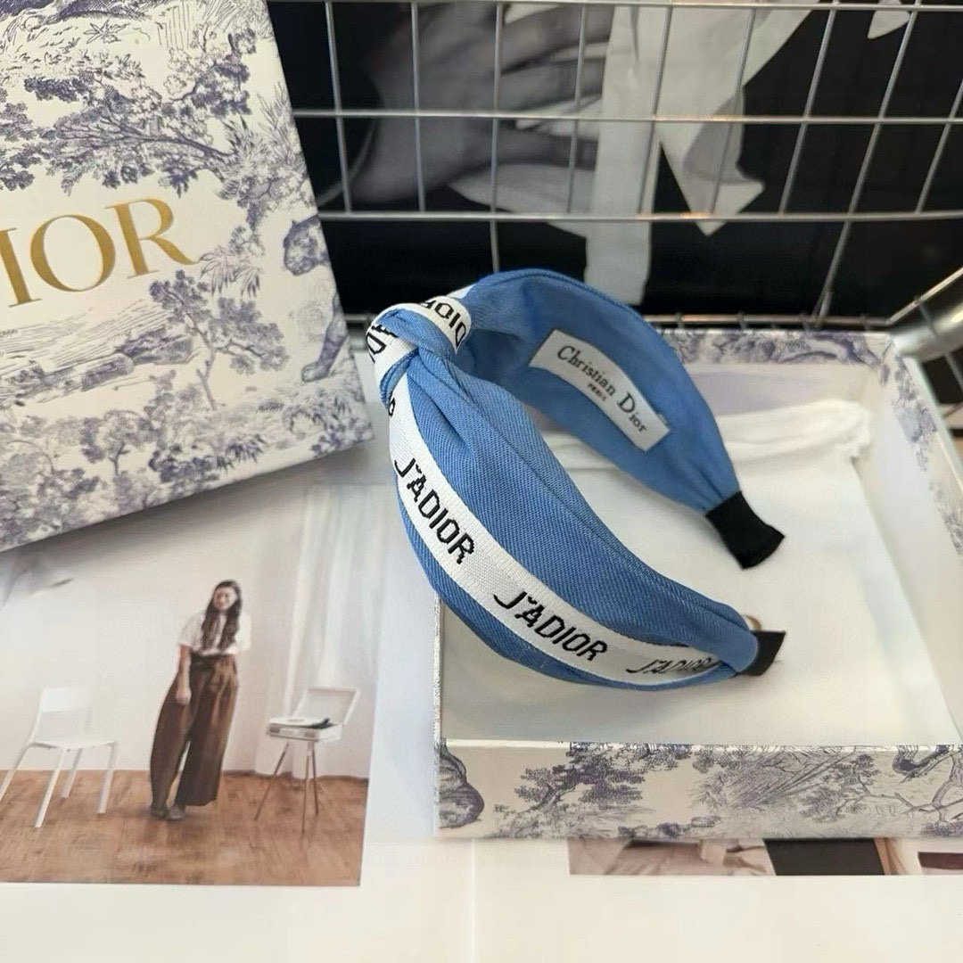 NO:300946,With packaging box Dior D's new headband, denim series, fashionable and versatile!  Simple and practical, essential hairpins for young ladies, hairpins, dior, dior, dior, hairpins19860909配包装盒 Dior（迪奥）D家新款发箍,牛仔布系列,时尚百搭！简单实用 小姐姐必备发夹,发夹,dior,dior,dior,hairpins,accessory
