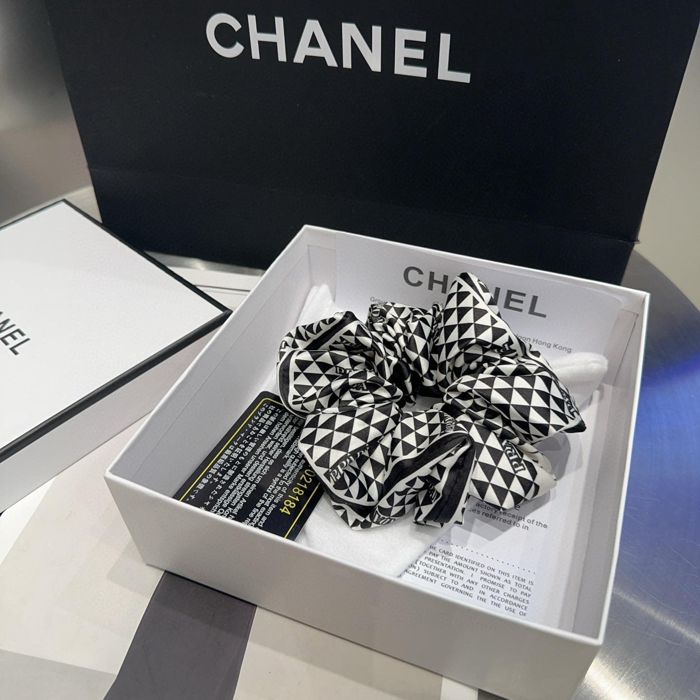 Prada’s New Elegant Packaging Box: Simple Atmosphere for Little Sister’s Debut - 图片 5
