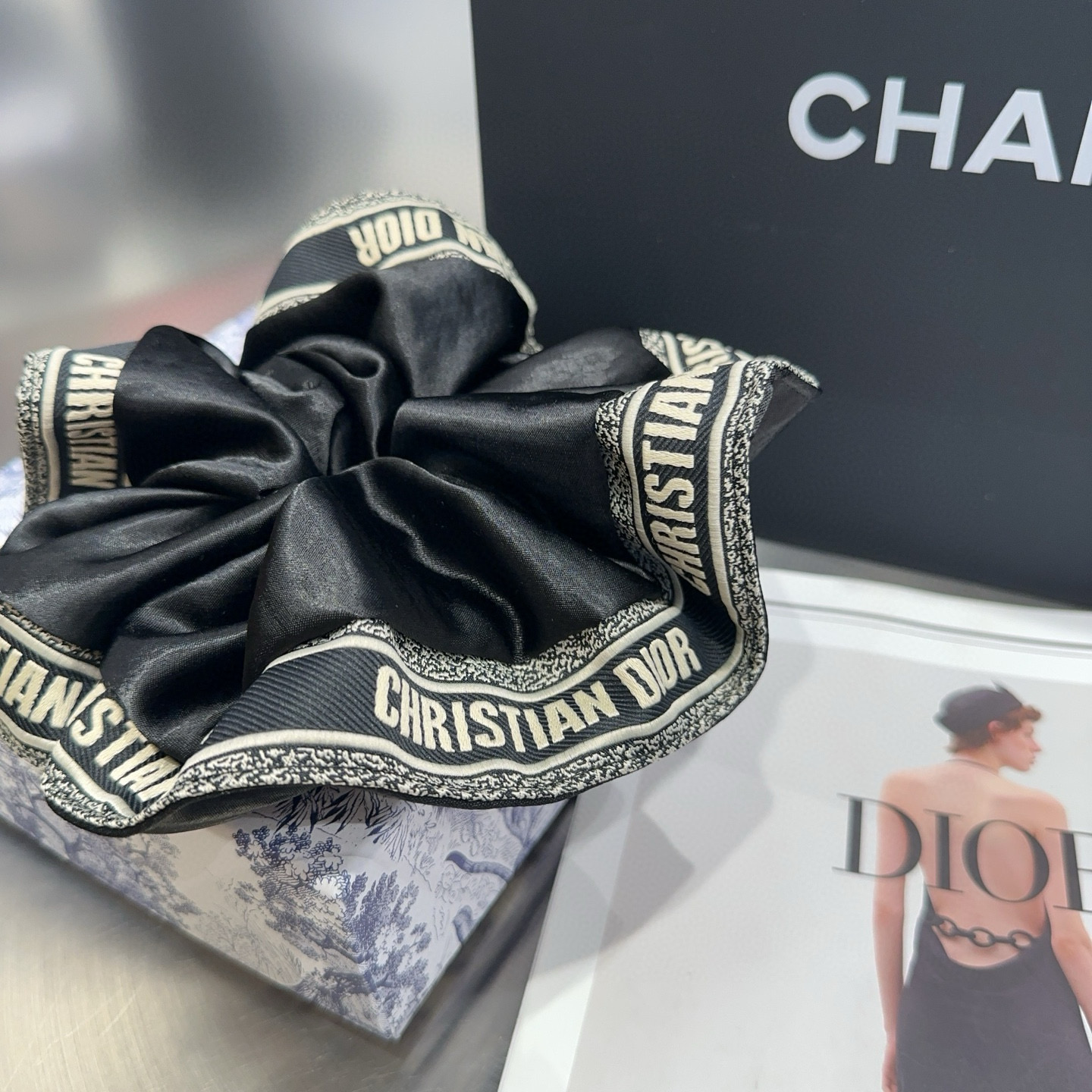 Innovative Packaging Box for P-rays by Dior’s “D” Hair Coop - 图片 4