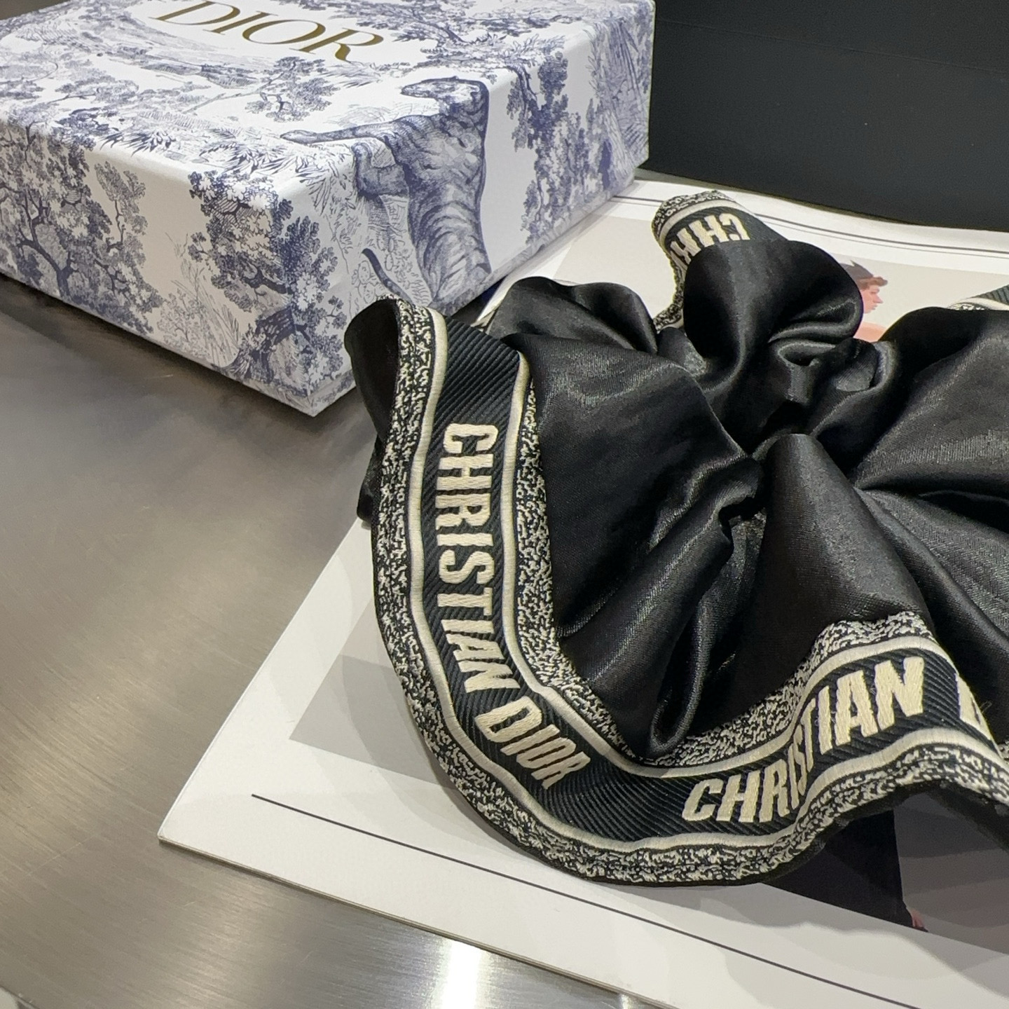 Innovative Packaging Box for P-rays by Dior’s “D” Hair Coop - 图片 6
