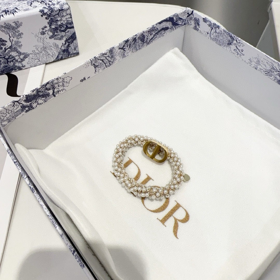 “Dior CD Little Pearl Hair Coop Packaging Box Review: Simple, Practical, and Fashionable!” - 图片 2