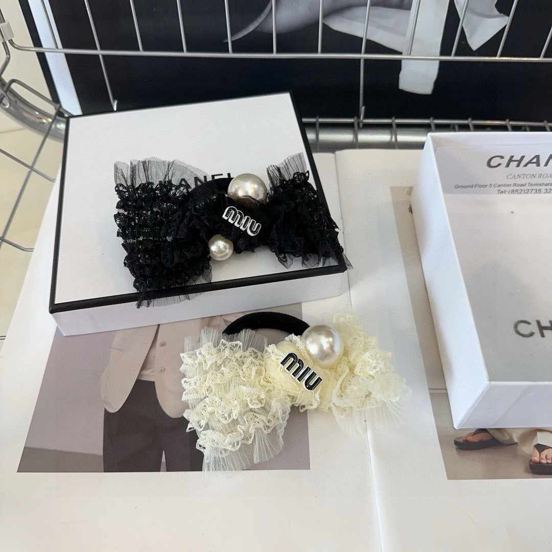 P 99 🎁 packaging box Miumiu’s new letter-ring, simple, elegant, practical, worth a shot! Black, white
