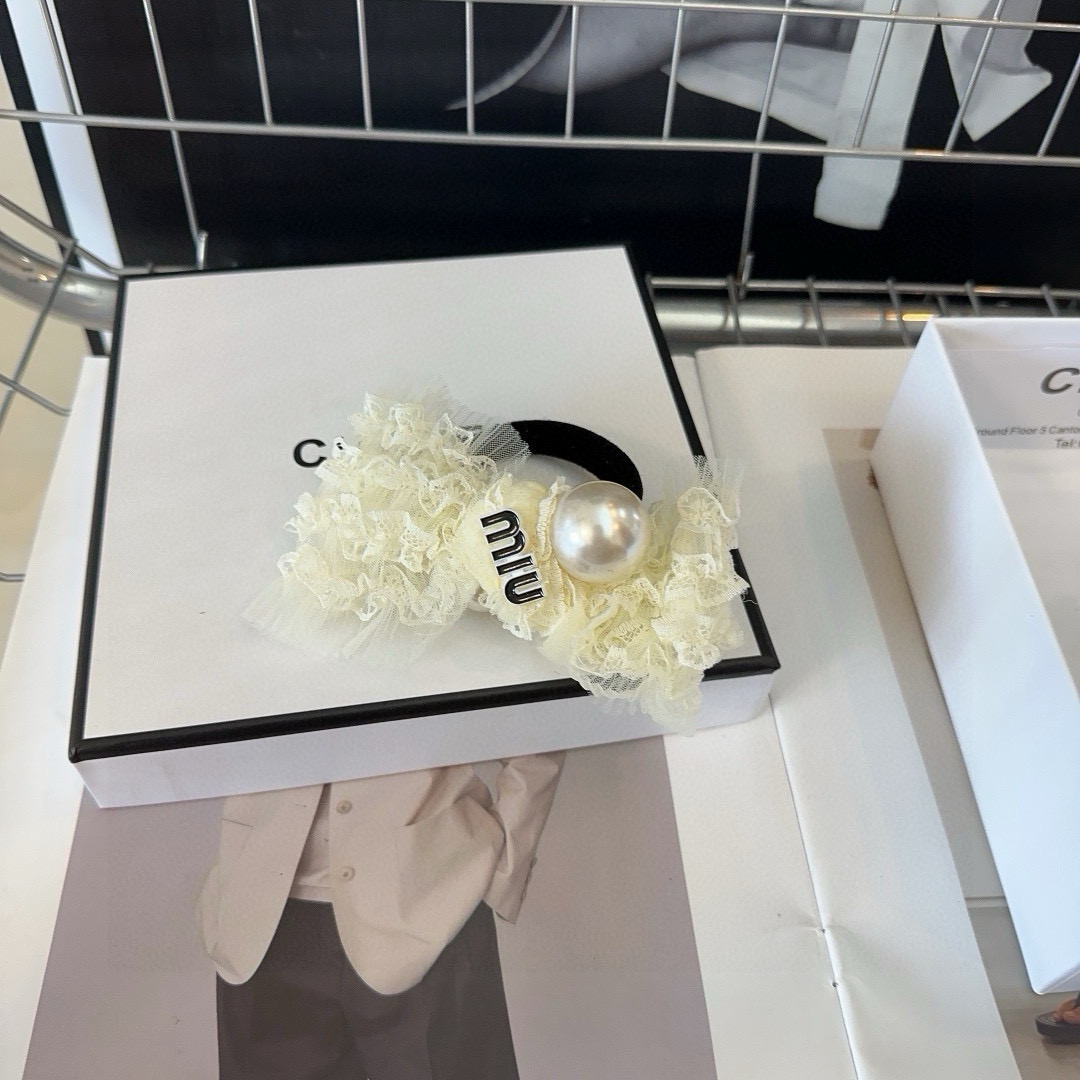 P 99 🎁 packaging box Miumiu’s new letter-ring, simple, elegant, practical, worth a shot! Black, white - 图片 5