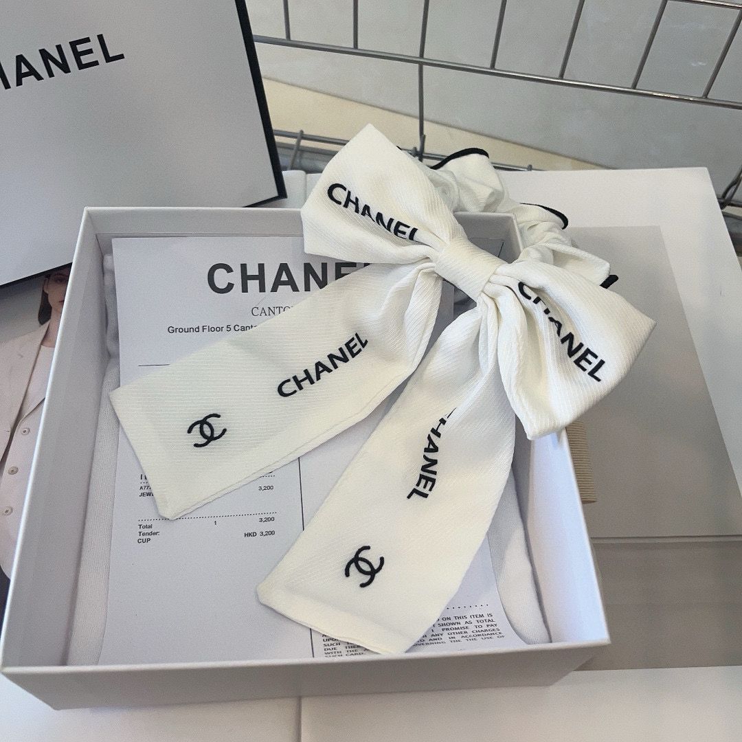 Chanel’s Latest Fragrance Ring: P-Rays Packaging Box and Fashion Fairies - 图片 3