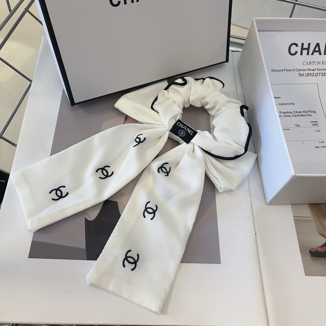 Chanel’s Latest Fragrance Ring: P-Rays Packaging Box and Fashion Fairies - 图片 5