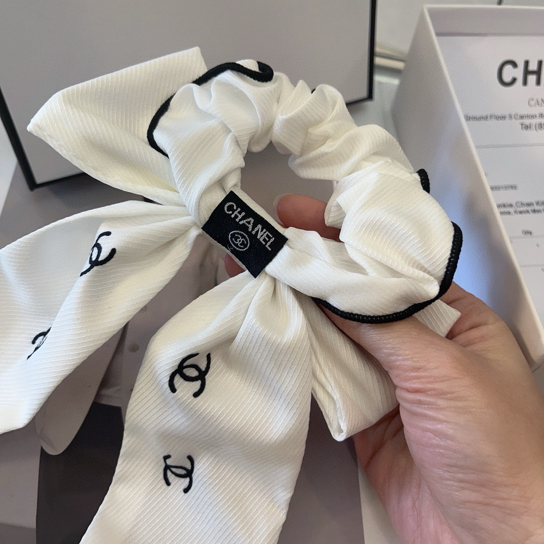 Chanel’s Latest Fragrance Ring: P-Rays Packaging Box and Fashion Fairies - 图片 6