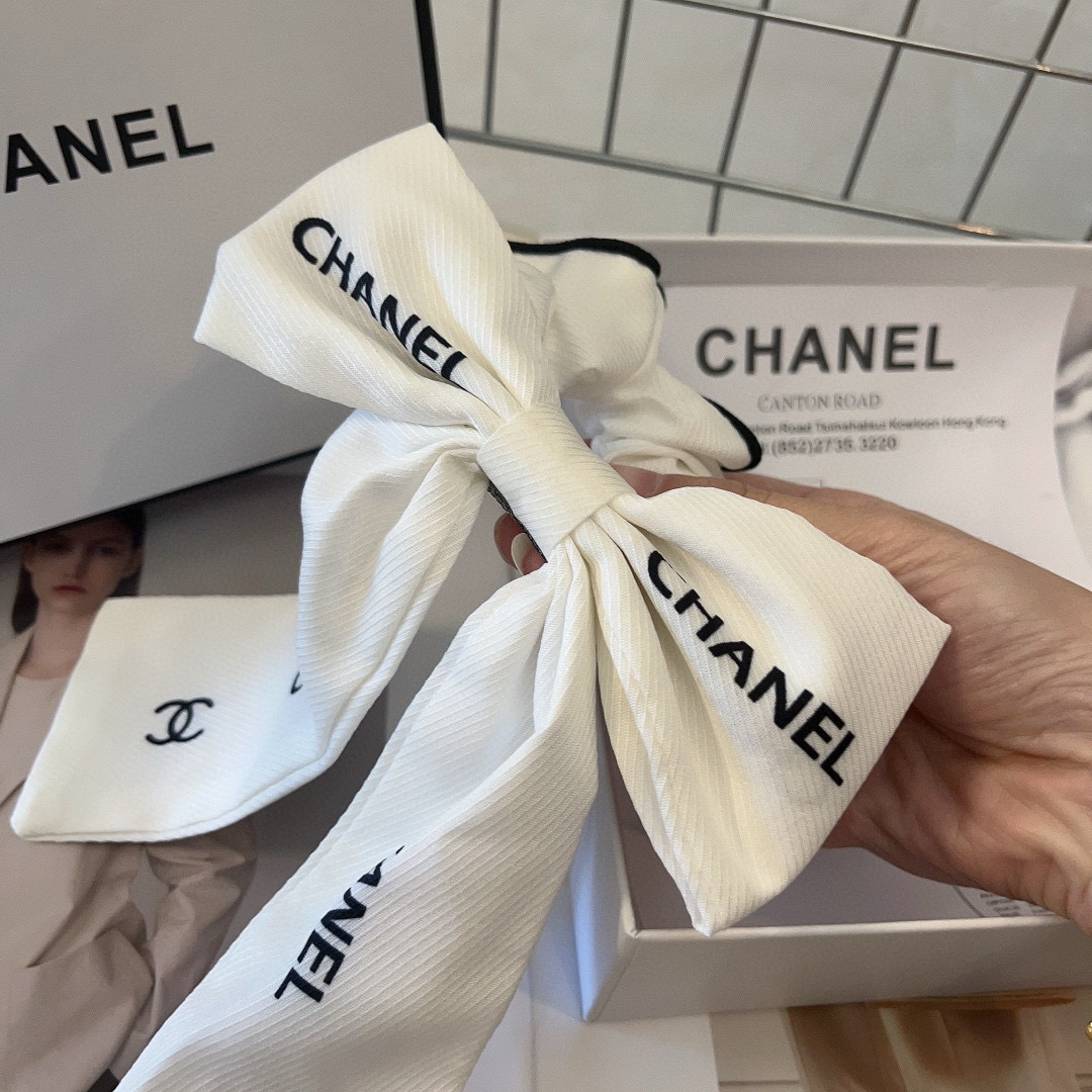 Chanel’s Latest Fragrance Ring: P-Rays Packaging Box and Fashion Fairies - 图片 4