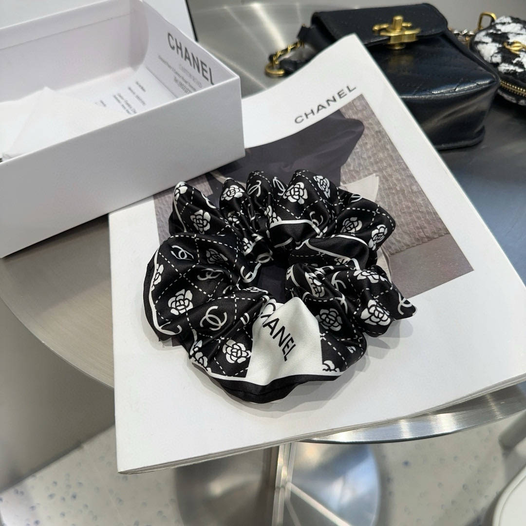 P 99 🎁 packaging box Chanel’s newest little fragrance. Simple and practical, fashionable! The fairies must.. - 图片 1